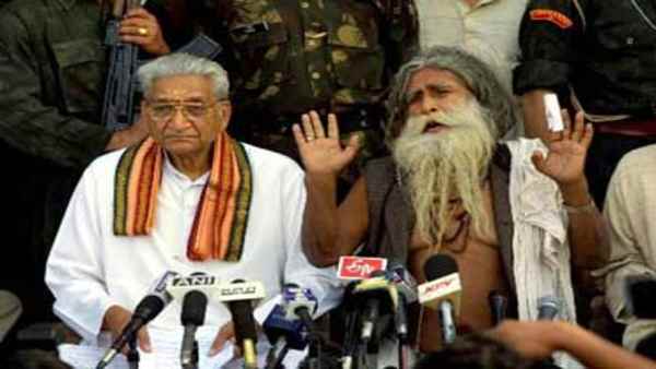 22-23 दिसंबर,1949 की घटना के बाद चर्चा में आए