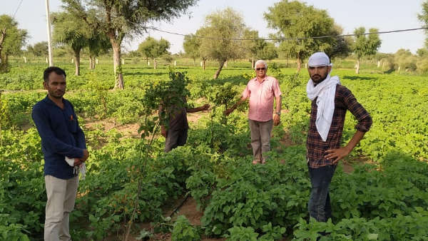 हमें गर्व है इस परिवार पर हमें गर्व है इस परिवार पर