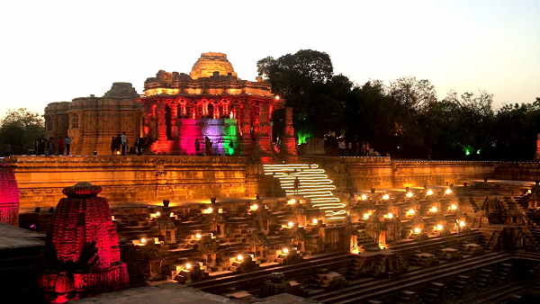 मोढ़ेरा के सूर्य मंदिर को जानिए-निहारिए मोढ़ेरा के सूर्य मंदिर को जानिए-निहारिए