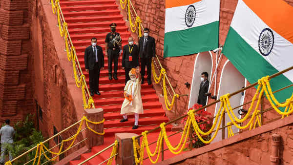 साल 2014 से तिरंगा फहरा रहे मोदी साल 2014 से तिरंगा फहरा रहे मोदी