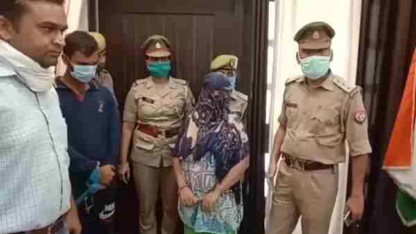 फेसबुक पर मिली थी अशफाक से 