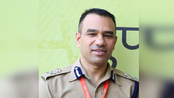 सेंटर पर पिता ने बढ़ाया बेटे का उत्साह सेंटर पर पिता ने बढ़ाया बेटे का उत्साह