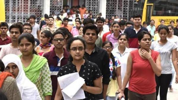 परीक्षा केंद्र के स्थान के लिए परीक्षार्थियों को एक हाइपरलिंक दिया जाएगा