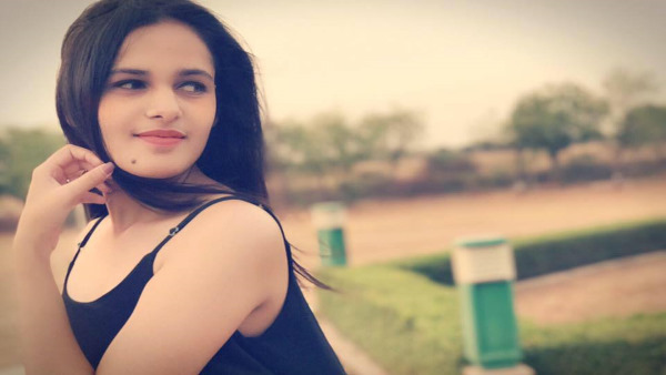 पल गहलोत का जन्म व शिक्षा