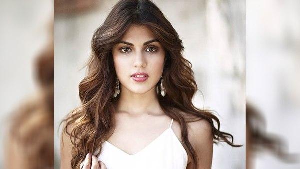 ईडी ने रिया से की 8 घंटे तक पूछताछ ईडी ने रिया से की 8 घंटे तक पूछताछ