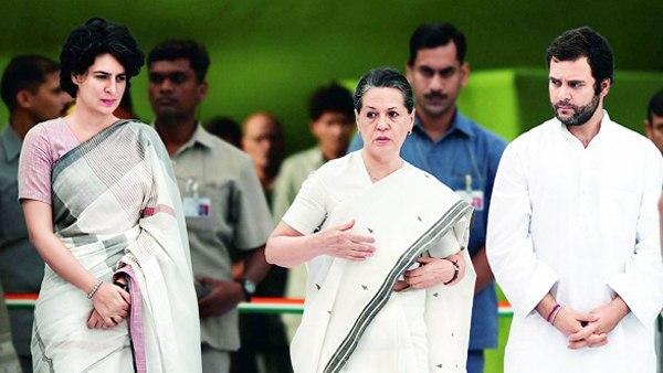 पार्टी से वफादारी पर परिवार की चापलूसी भारी ?