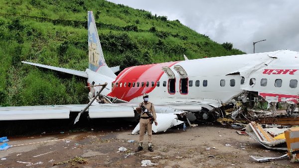 प्‍लेन लैडिंग से पहले पायलट ने की रेगुलर एनाउंसमेंट और....