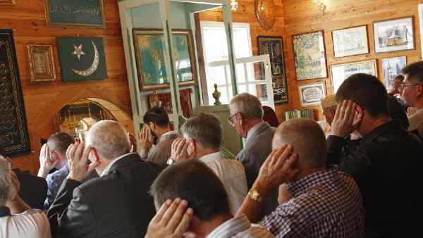 पोलैंड में मस्जिद निर्माण पर पाबंदी की हकीकत