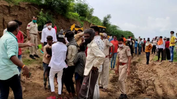  मिट्टी और बजरी का बड़ा हिस्सा टूटा