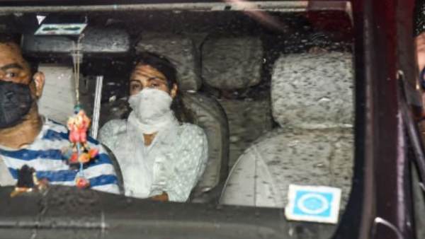 सीबीआई ने रिया को फिर पूछताछ के लिए बुलाया सीबीआई ने रिया को फिर पूछताछ के लिए बुलाया