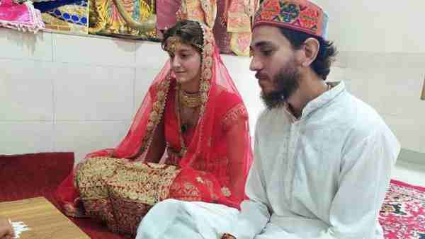 हिंदू रीति-रिवाज से करवाया विवाह