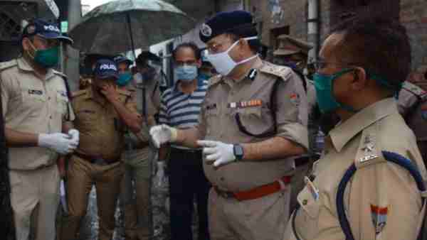 घर से बरामद हुए 4 नर कंकाल