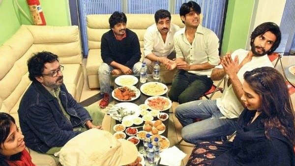 क्या है फोटो की असलियत? क्या है फोटो की असलियत?