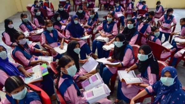 ऑनलाइन क्लासेस पर हुई बात