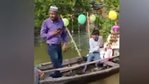 बाढ़ के पानी को पारकर दूल्हा पहुंचा दुल्हन के घर