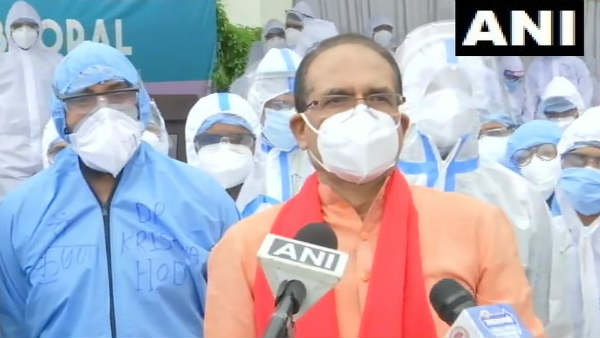 CM शिवराज सिंह चौहान ने जीती कोरोना से जंग, अस्पताल से मिली छुट्टी CM शिवराज सिंह चौहान ने जीती कोरोना से जंग, अस्पताल से मिली छुट्टी