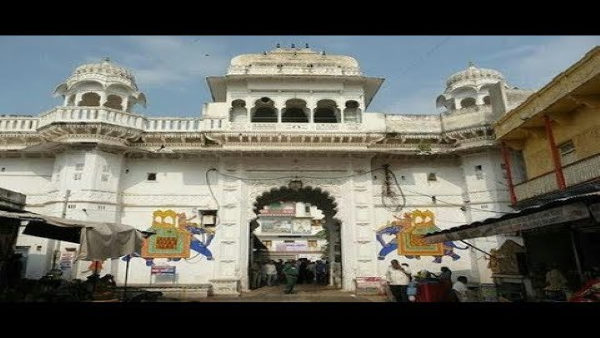  अष्टमी पर दर्शन नहीं होने की पीड़ा