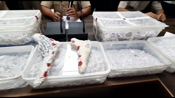 लूटी हुई चांदी को बेचने जा रहे थे