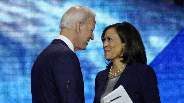 डेमोक्रेटिक पार्टी की ओर से उपराष्ट्रपति प्रत्याशी कमला हैरिस हैं डेमोक्रेटिक पार्टी की ओर से उपराष्ट्रपति प्रत्याशी कमला हैरिस हैं