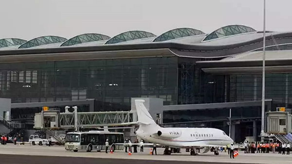 अडाणी को ने खरीदी मुंबई एयरपोर्ट की 74% हिस्सेदारी