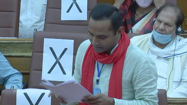 कैबिनेट मंत्री चेतन चौहान के साथ हुए दुर्व्यवहार को सदन में रखा