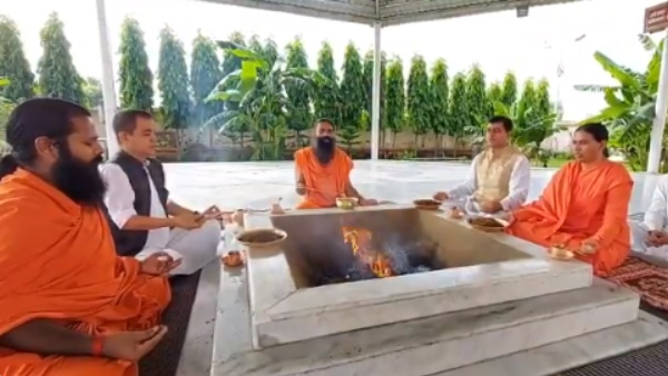 सुशांत की आत्मा के लिए रामदेव ने किया यज्ञ 