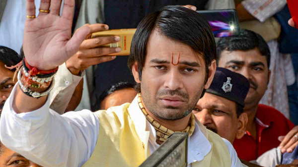 'चंद्रिका राय और उनकी बेटी से कोई संंबंध नहीं' 'चंद्रिका राय और उनकी बेटी से कोई संंबंध नहीं'