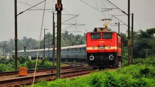 रेलवे को बेटिकट यात्रियों से मिले 561.73 करोड़ रुपये