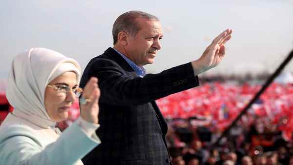 कुछ दशकों के लिए दोनों देशों के बीच संबंध बहुत अच्छे रहे कुछ दशकों के लिए दोनों देशों के बीच संबंध बहुत अच्छे रहे