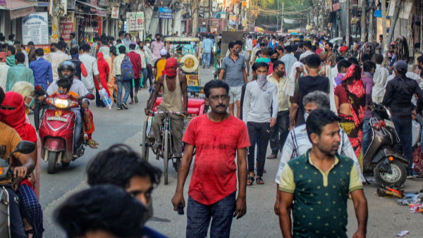 खुली जा सकते हैं पब और बार