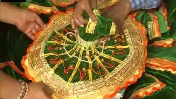 नवरत्न जड़ित वस्त्रों को पहनाया जाएगा