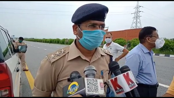 Car collides with truck on Agra-Lucknow Expressway, three killed Car collides with truck on Agra-Lucknow Expressway, three killed