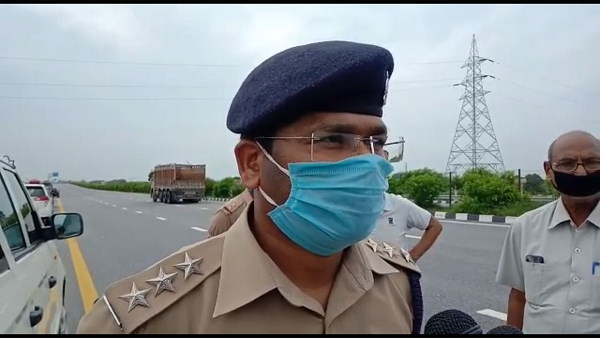 Car collides with truck on Agra-Lucknow Expressway, three killed Car collides with truck on Agra-Lucknow Expressway, three killed