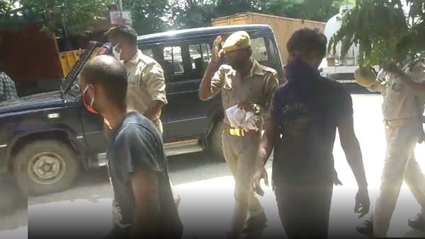 a Woman misbehaved by bus cleaner in bus on Yamuna expressway, man caught by police