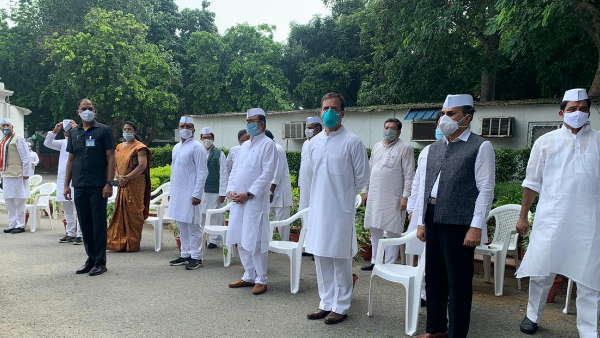 प्रियंका गांधी ने भी दी स्वतंत्रता दिवस की शुभकामनाएं प्रियंका गांधी ने भी दी स्वतंत्रता दिवस की शुभकामनाएं