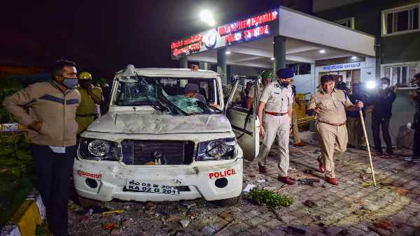 कई इलााकों में कर्फ्यू