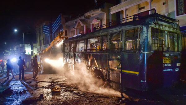 श्रीनिवास के साथ 6 और विधायक हुए थे बागी