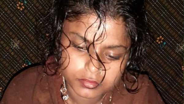 पुलिस ने लड़की को डूबने से बचा लिया पुलिस ने लड़की को डूबने से बचा लिया