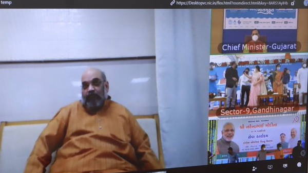 पीएम मोदी की तारीफों के बांधे पुल पीएम मोदी की तारीफों के बांधे पुल