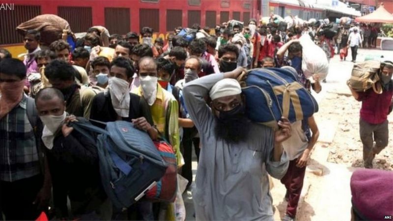 कोरोना वायरस: क्या वैक्सीन के मुक़ाबले हर्ड इम्यूनिटी का इंतज़ार सही है?