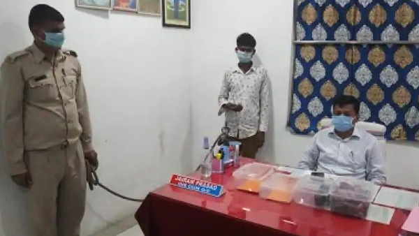 पत्नी की हत्या कर हो गया था फरार