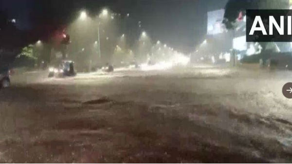 घरों में रहने की अपील