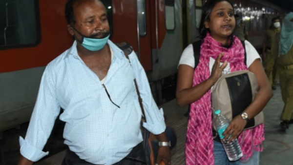 अनन्या ने ट्रेन से जाने की जिद्द कर ली