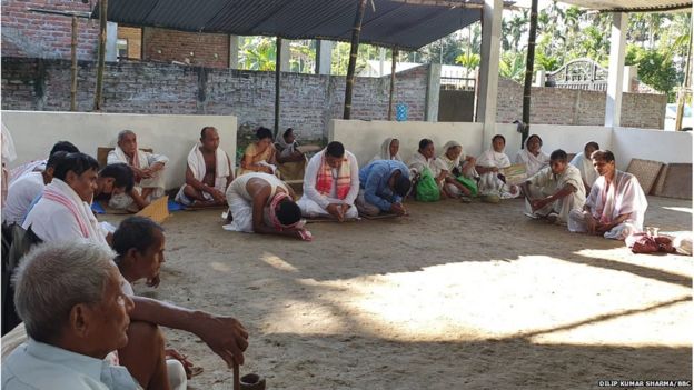 असम में मंदिरों के निर्माण में मदद करने वाले मुस्लिम जोड़े की कहानी