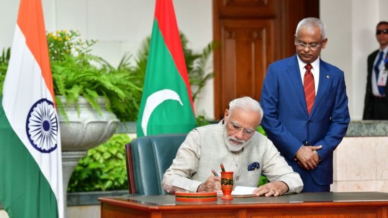 मालदीव में क्यों चलाया जा रहा भारत के ख़िलाफ़ इंडिया आउट कैंपेन
