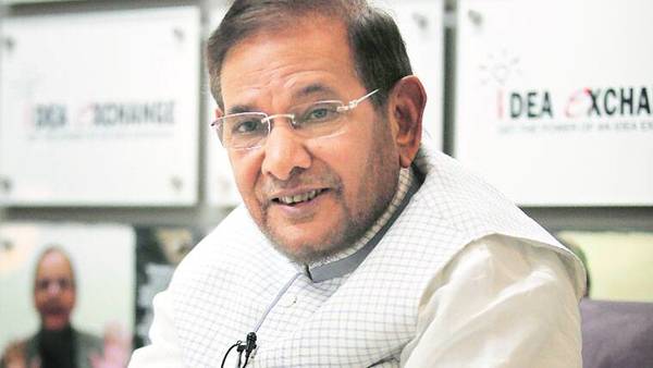 शरद का राजनीति में स्टार बनना
