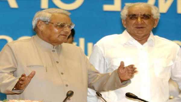 निष्कासन से पहले सफाई का मौका नहीं मिला 