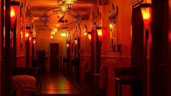 आलोचना के घेरे में सरकार 