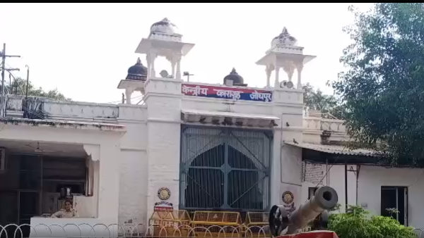 काट रहा है दस साल की सजा