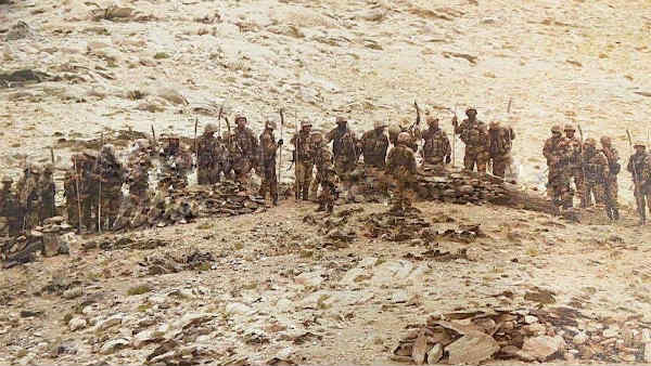 हथियारों के साथ बढ़े थे चीनी सैनिक 
